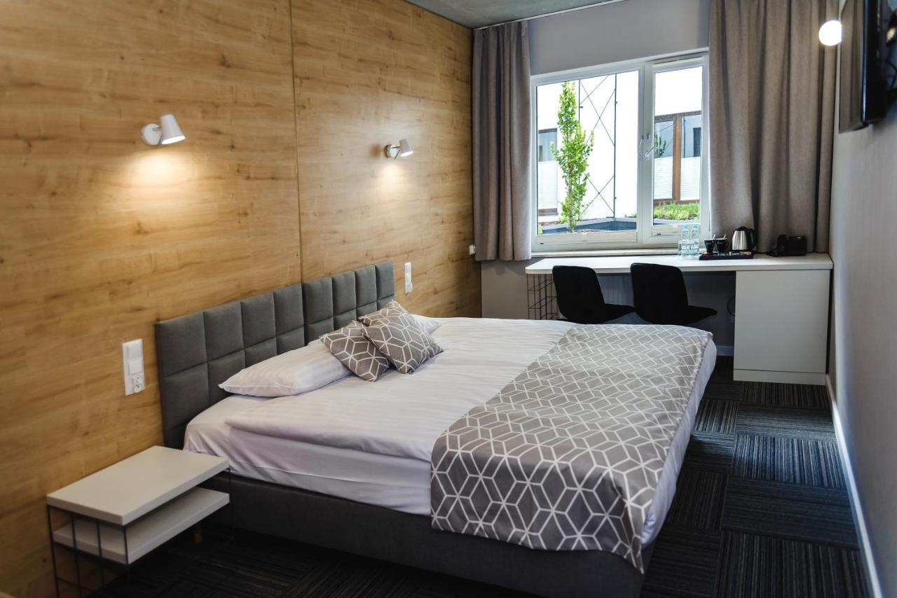 Hotel 107 3*